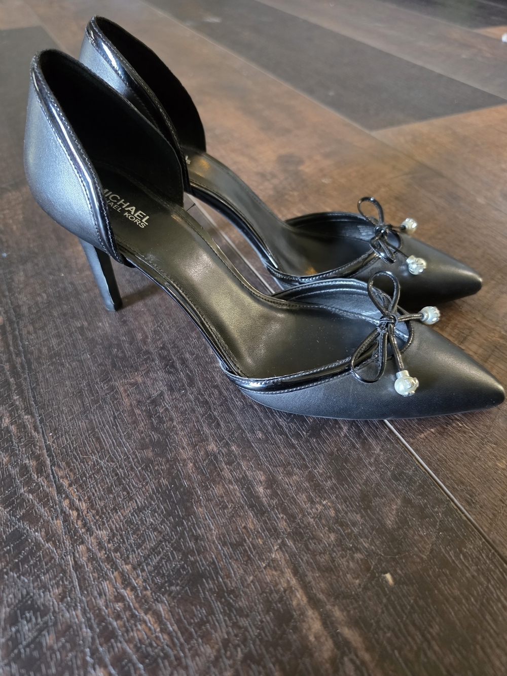Michael Kors Black Pointed-Toe D'Orsay Pumps with Bow & Pearl Accents Size 9